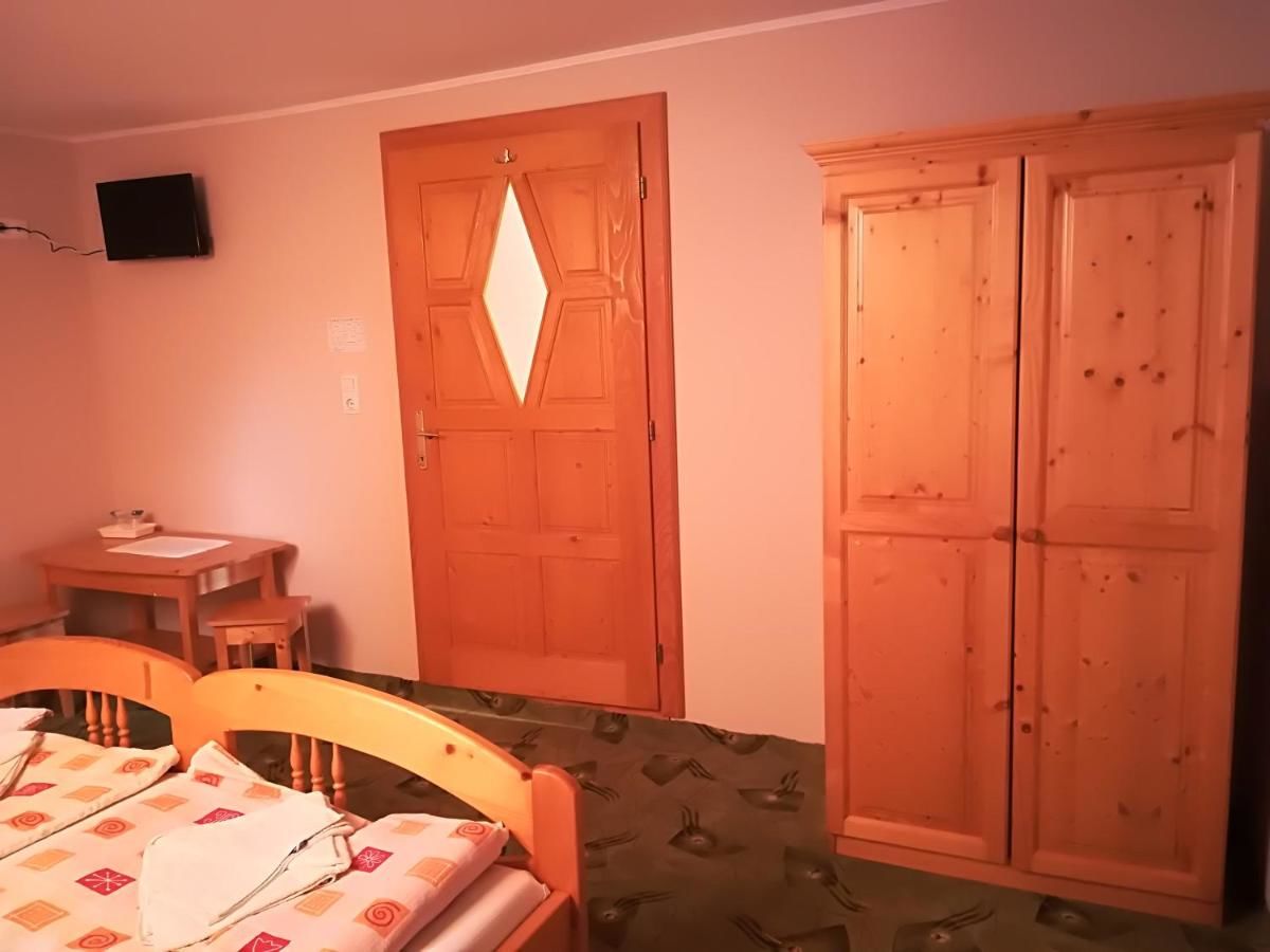 Отели типа «постель и завтрак» Nárcisz B&B Корунд-28